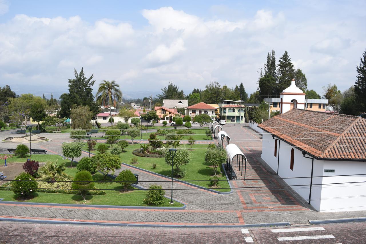 Hostal El Parque Tababela Exterior photo